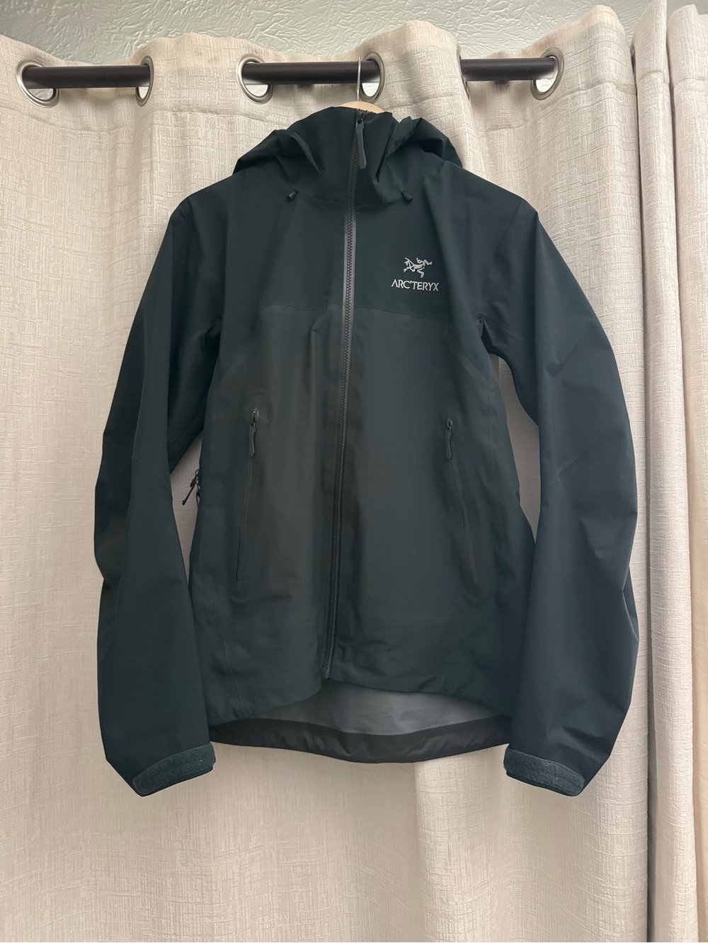 Arc'teryx Women's Beta AR Jacket - Enigma